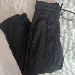 Lululemon- Beyond the Studio cropped pants in black (4)